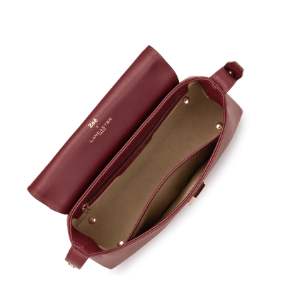 Sac besace A rabat avec fermoir Zoé 2.0 Lancaster 480-012 Bordeaux